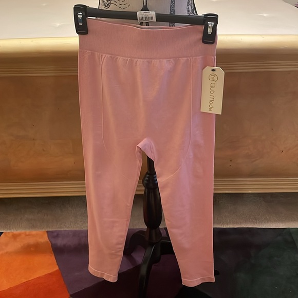 Club Moda High Performance Seamless Activewear-Fit Flow Sports Bra & Leggings - Picture 3 of 6